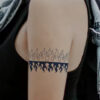 Temporäres Tattoo auf dem Oberarm einer Frau