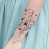 Dezentes temporäres Tattoo Motiv auf Frauenunterarm